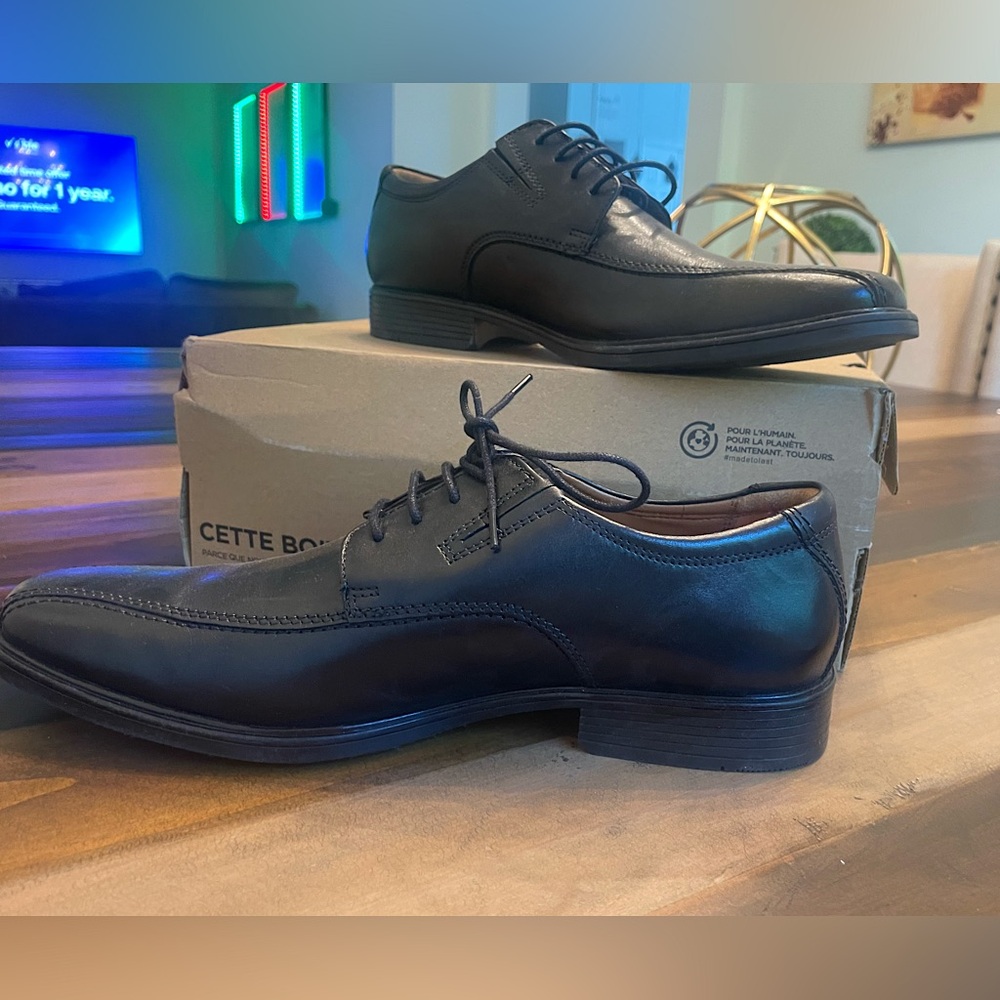 Clarks Black Leather Men's Oxfords